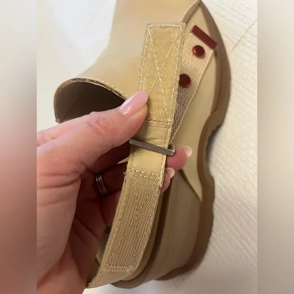 Free People Sorel Roam'N Rubber Clogs
Size 9.5 - Picture 11 of 13